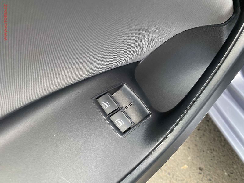Seat Ibiza (2015) 1.2 TSi, Style, bixen, navi - fotka 13 z 15