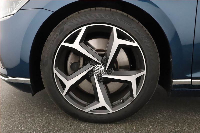 Volkswagen Passat (2019) 2.0 BiTDI - fotka 12 z 23