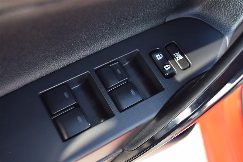 Toyota Auris 1,2 i 85KW XENONY AUTOMAT ALU - fotka 32 z 55