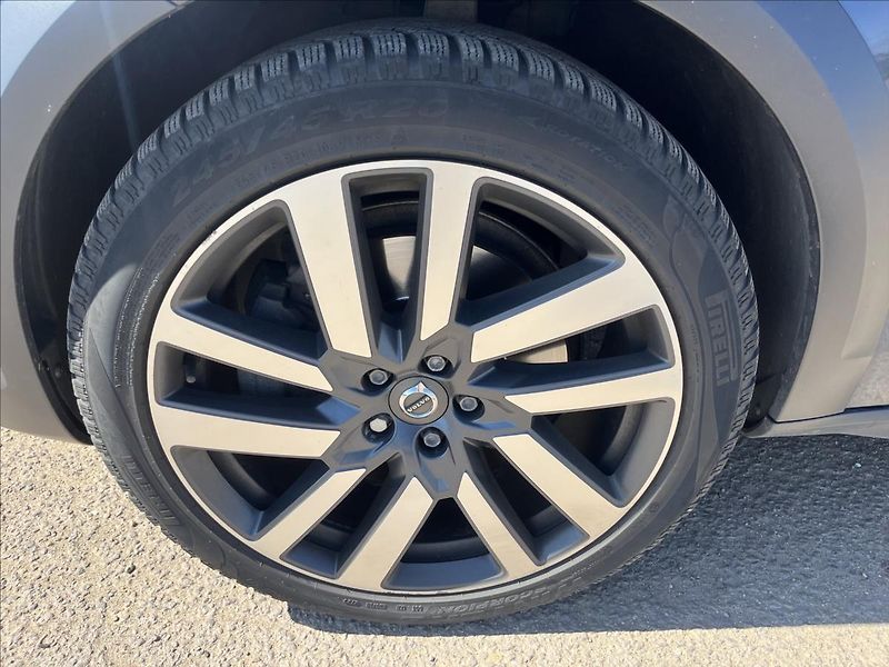 Volvo V90 2,0 B4 145KW CROSS COUNTRY DPH - fotka 35 z 43