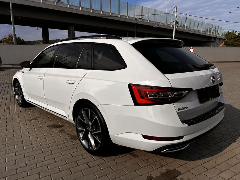 Škoda Superb 2.0 TDi Sportline nez.topeni  - fotka 5 z 23