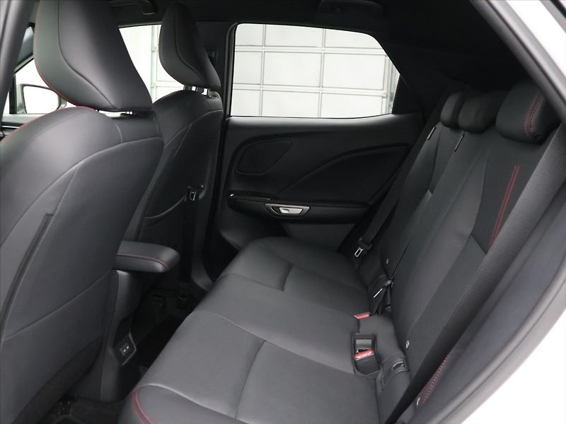 Lexus LBX 1.5 HEV 67 kW Emotion CZ DPH - fotka 14 z 30