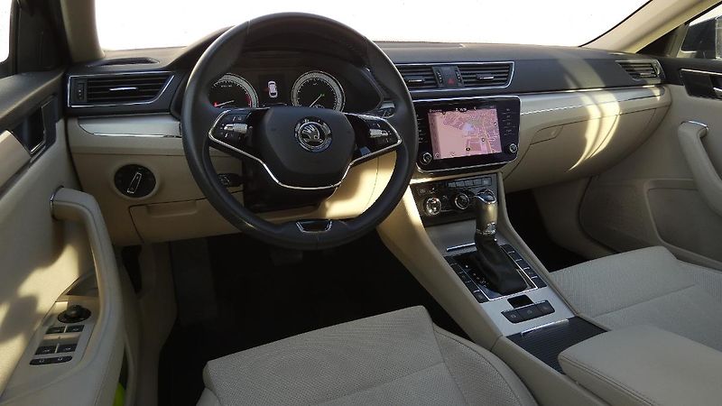 Škoda Superb Combi 2.0 TSI DSG Style - fotka 5 z 24