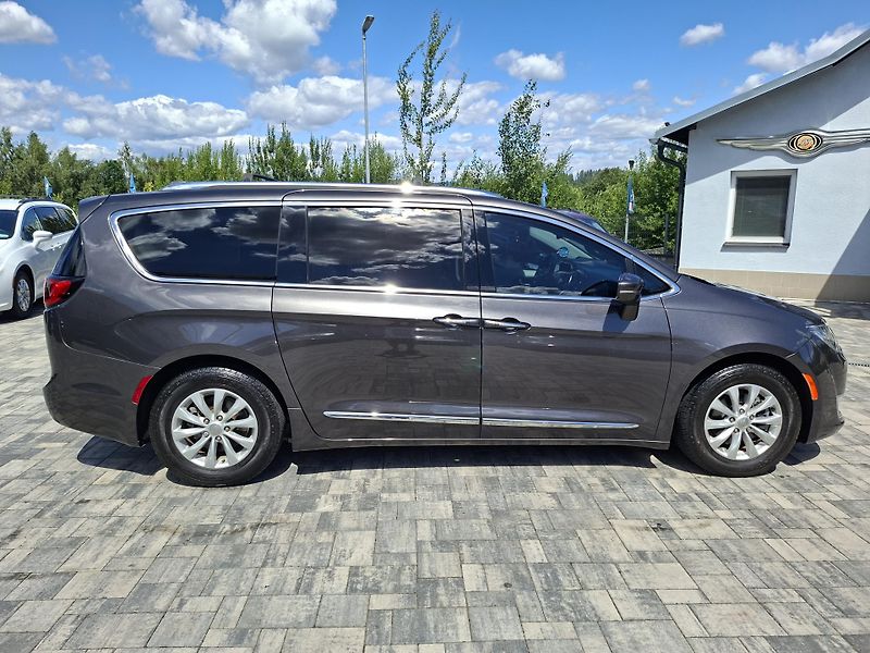 Chrysler Pacifica (2018) 3,6L,Top výbava, REZERVACE - fotka 8 z 44
