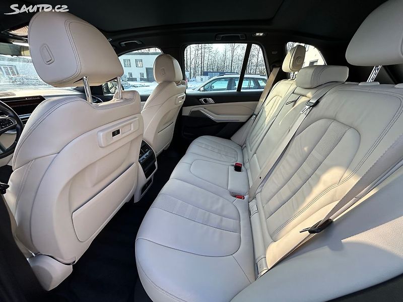 BMW X5 (2019) xDrive 40i - fotka 13 z 25