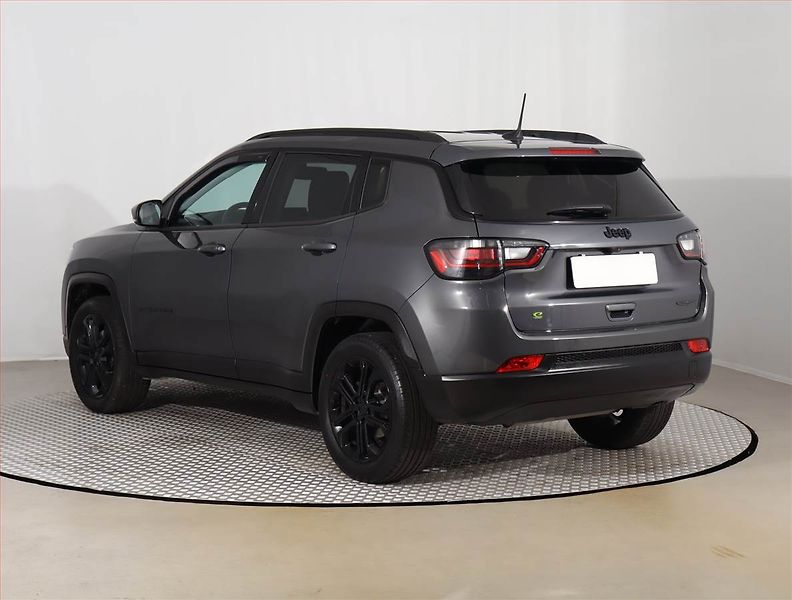 Jeep Compass (2023) 1.5 Turbo e-Hybrid - fotka 4 z 25