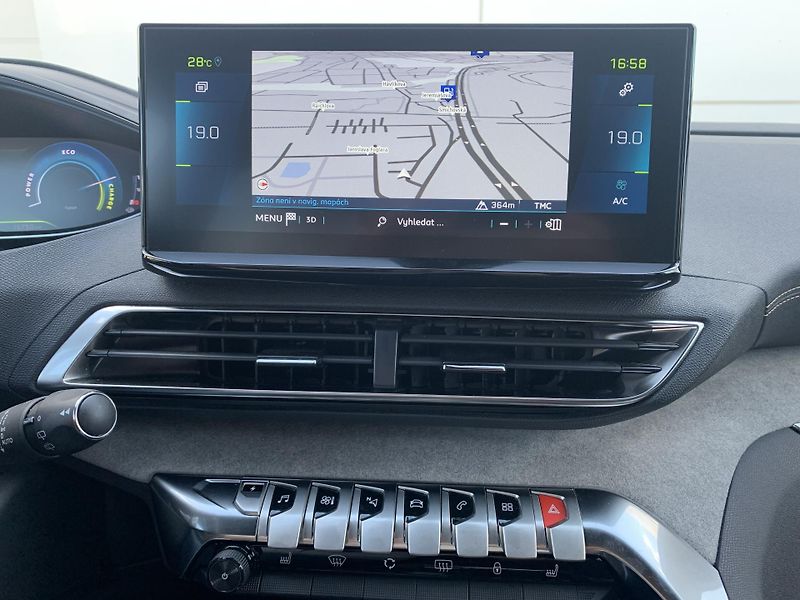 Peugeot 3008 GT 1,6 PT PHEV 165 kW EAT8 - fotka 21 z 29