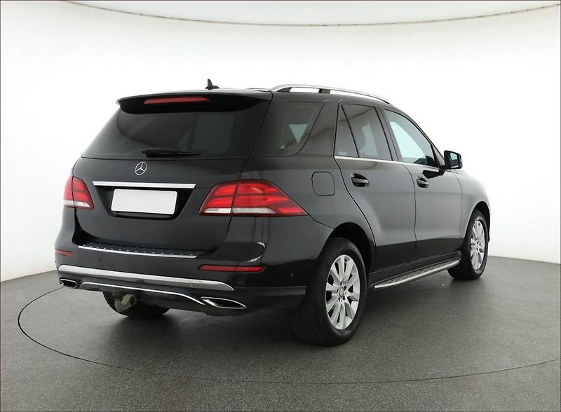 Mercedes-Benz GLE (2016) 350 d, 4X4, Automat - fotka 5 z 19