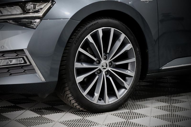 Škoda Superb 3 FL 2.0 TSI 140 kW DSG L&K  - fotka 9 z 52