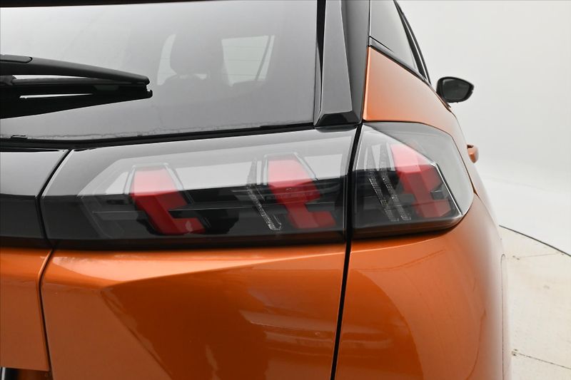 Peugeot 2008 1,5 BlueHDi 81 kW Allure Záruk - fotka 28 z 29