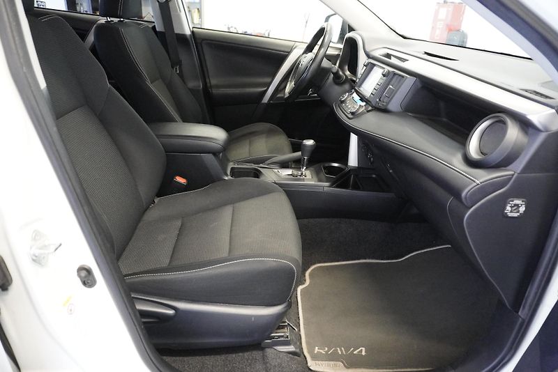 Toyota RAV4 2,5 HYBRID 4X2 AUT. - fotka 22 z 24