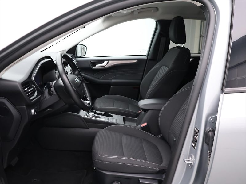 Ford Kuga 2,5 Hybrid 140kW AWD Titanium - fotka 12 z 28