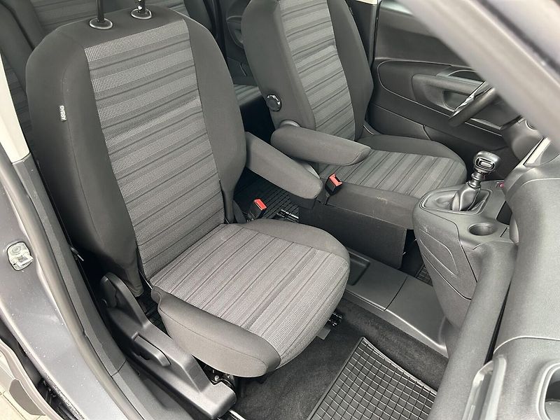 Opel Combo 1.2 Turbo Life L2H1 - fotka 12 z 32