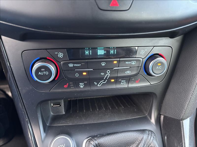 Ford Focus 1,5 TDCI 88kW Titanium - fotka 27 z 38