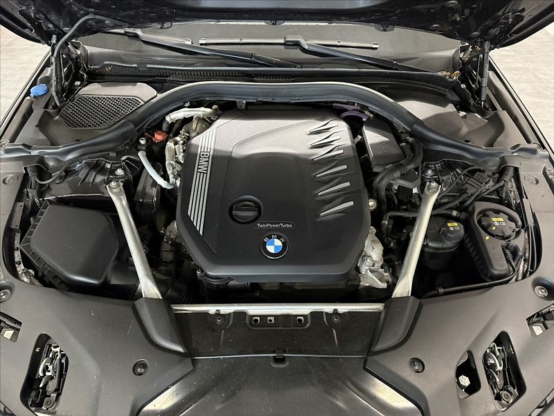 BMW Řada 5 3,0   530D M-PAKET PANO LASER - fotka 48 z 48
