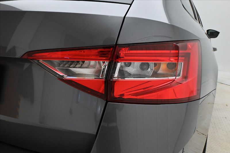 Škoda Superb 2,0 TDI 110kW DSG Style Záruka - fotka 23 z 24