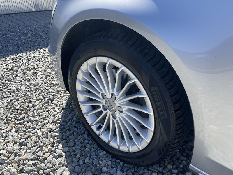Audi A4 Avant 2.0TDi 120PS S-LINE AVANT TOP! - fotka 20 z 179