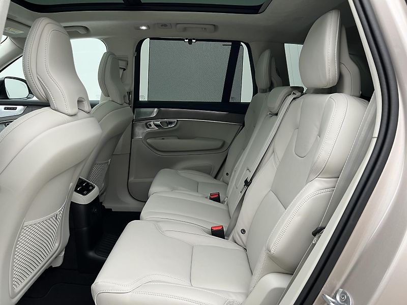 Volvo XC90 (2026) T8 AWD RECHARGE ULTRA DARK - fotka 5 z 46