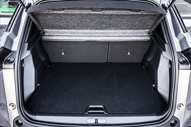 Peugeot 2008 (2026) 1,2 BUSINESS Hybrid 145 e-DCS6 - fotka 9 z 16