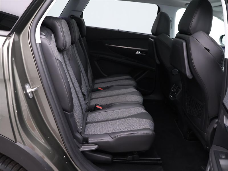 Peugeot 5008 1,2 PT 96kW Allure PANO 7-míst - fotka 13 z 33