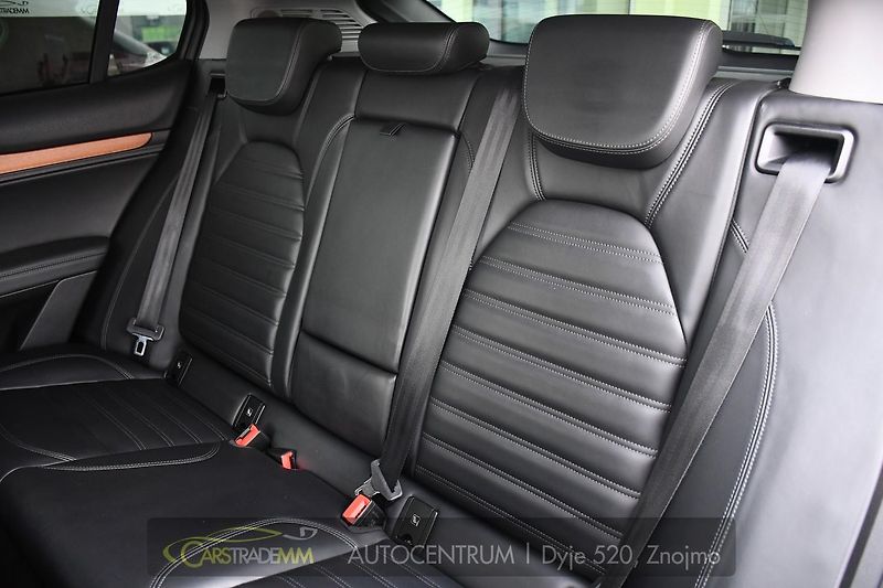 Alfa Romeo Stelvio 2.0 Q4 VELOCE - fotka 14 z 52