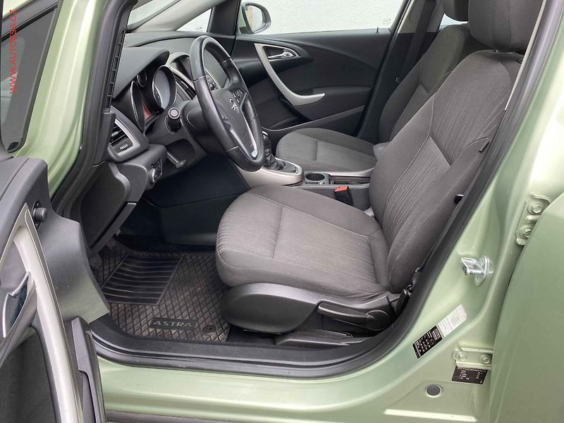 Opel Astra (2011) 1.6i, AC, xenon, navi - fotka 9 z 19