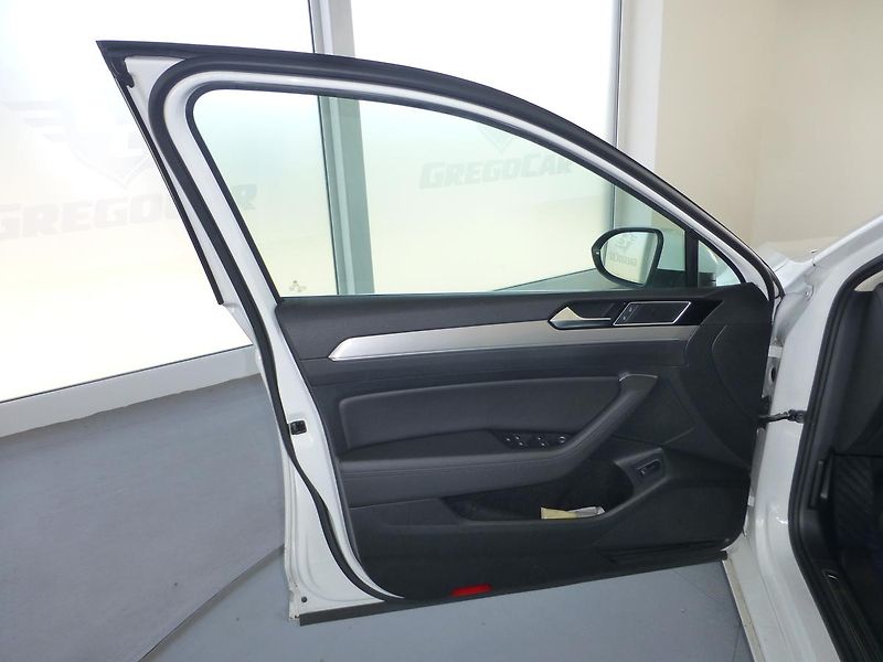 Volkswagen Passat (2017) 2,0TDI-140KW-KŮŽE*VYHŘ.SEDADLA - fotka 9 z 24