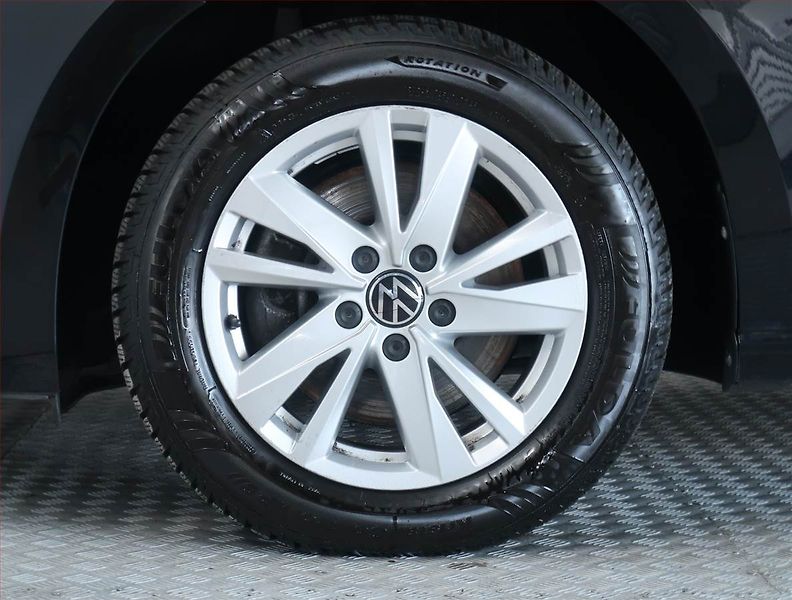 Volkswagen Touran (2022) 1.5 TSI - fotka 15 z 21