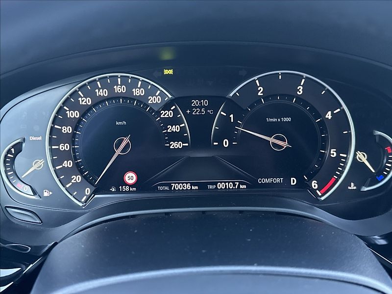BMW Řada 5 3,0 530d 265PS  M Performance - fotka 41 z 54