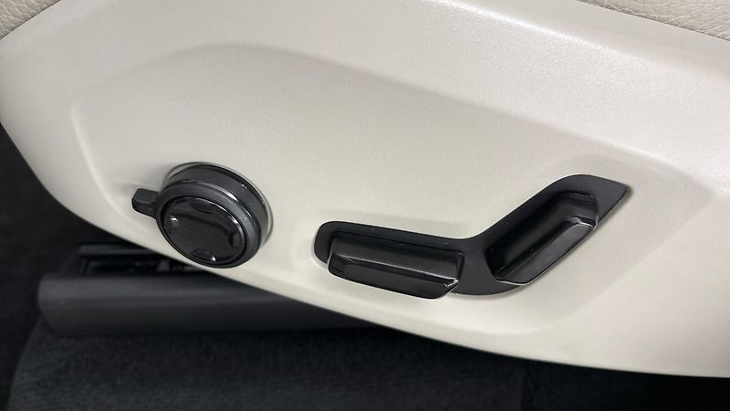 Volvo XC90 2.0 B5 AUT AWD Plus Bright - fotka 21 z 30