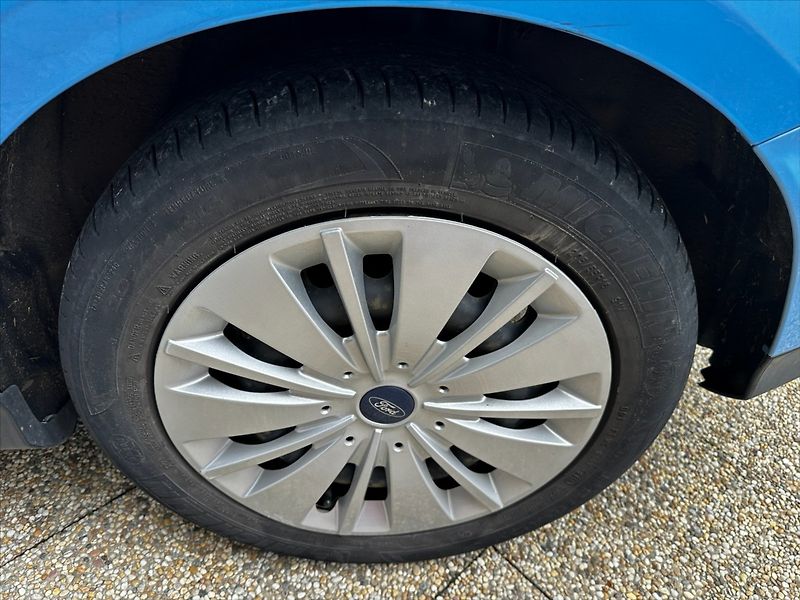 Ford Focus 1,6 i 16V 77kW-CZ-1 MAJITEL!! - fotka 29 z 32