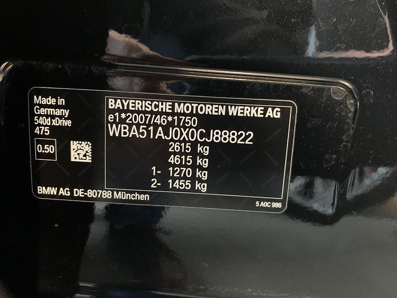 BMW Řada 5 (2022) 540d xDrive Touring - fotka 22 z 22