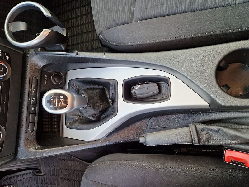 BMW X1 XDRIVE 18D - fotka 15 z 30