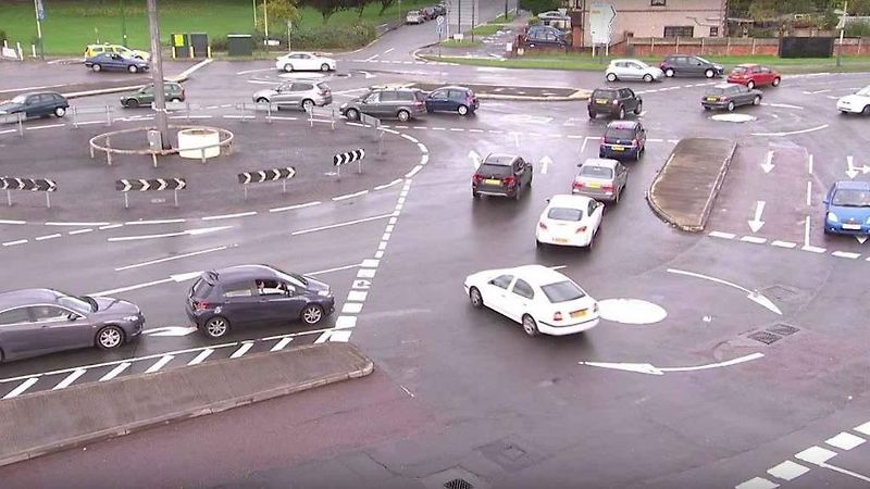 „Kouzelný kruhový objezd“ v anglickém městě Swindon.