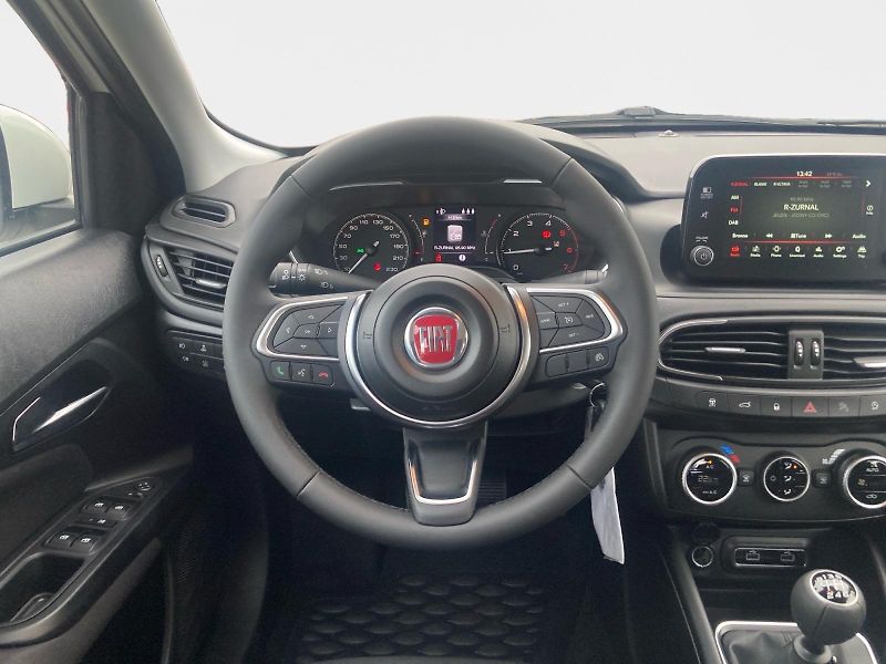 Fiat Tipo (2025) Sedan Urban 1.6 MultiJet 130k  - fotka 12 z 15