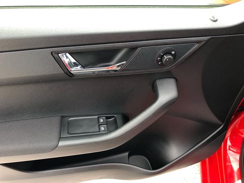 Škoda Fabia III Ambition 1.0 MPI /44kW - fotka 15 z 28