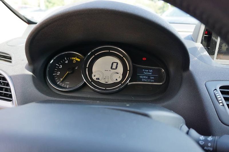 Renault Mégane (2013) 2, MAJITEL NOVÉ V ČR - fotka 21 z 31