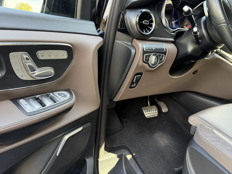 Mercedes-Benz Třídy V (2022) EXCLUSIVE 300d 4M AMG/AIR - fotka 25 z 52