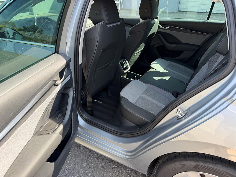Škoda Octavia Kombi 2,0i 150kW 4x4 závěs - fotka 21 z 23