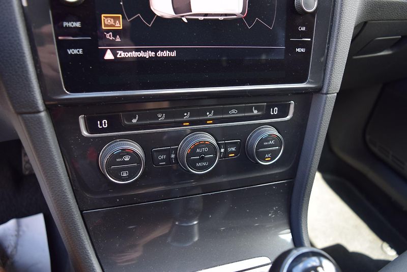 Volkswagen Golf Variant (2018) 1.4TSI 92kw CLBMT TAŽ NAVI APP - fotka 23 z 44