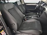 Volkswagen Passat (2017) Highline 2.0 TDI, Automat - náhled 9