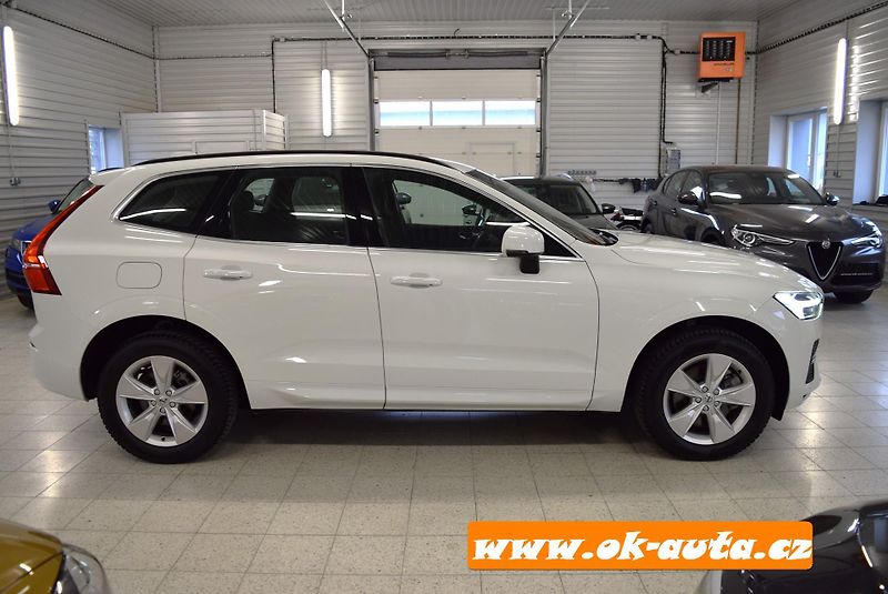 Volvo XC60 2.0 B4 AWD MOMENTUM 2022 - fotka 9 z 54
