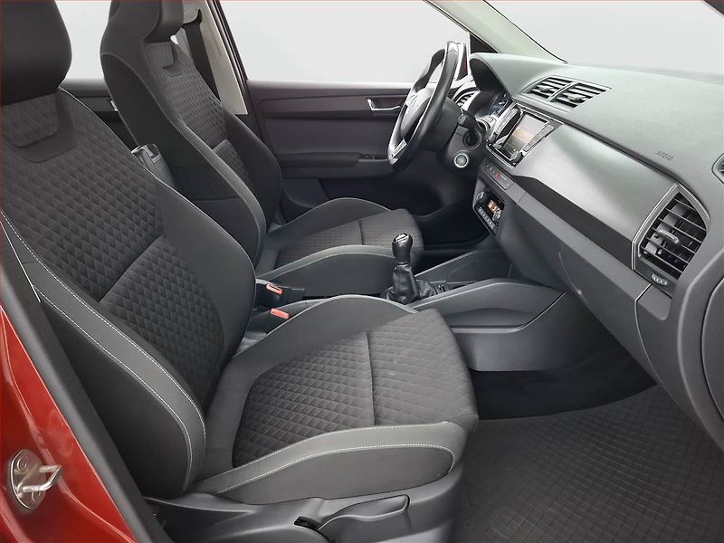 Škoda Fabia (2017) 1.2 TSI, Tempomat - fotka 9 z 17
