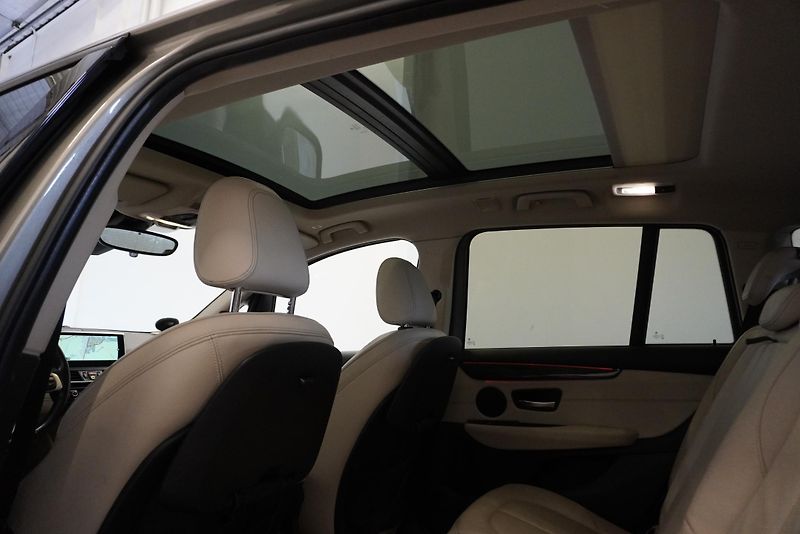 BMW Řada 2 2,0 GRAN TOURER - fotka 28 z 33