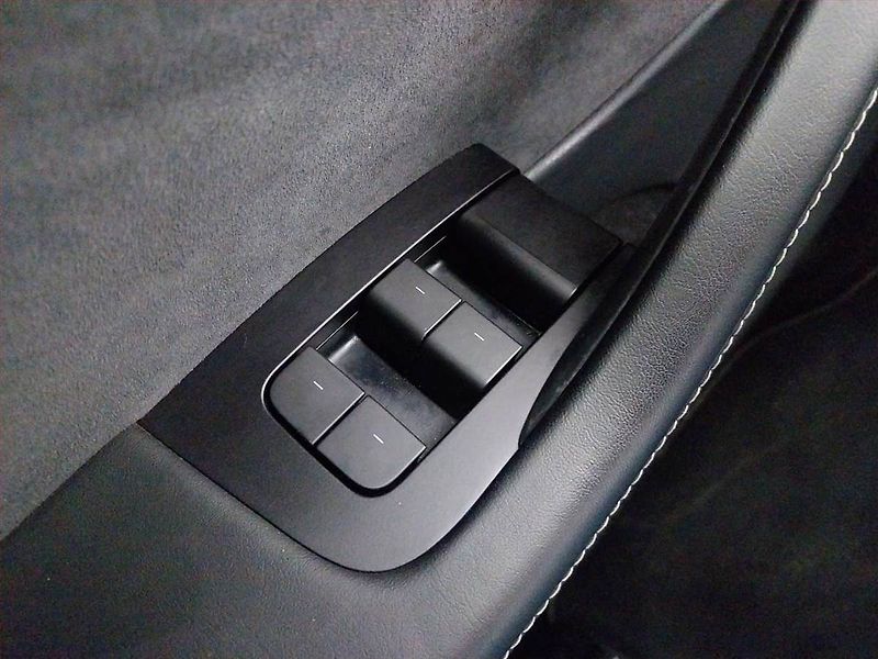Tesla Model Y (2023) Long Range AWD 79kWh, SoH 91% - fotka 19 z 21
