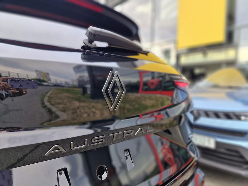 Renault Austral (2026) esprit Alpine full hybrid E-Te - fotka 10 z 14