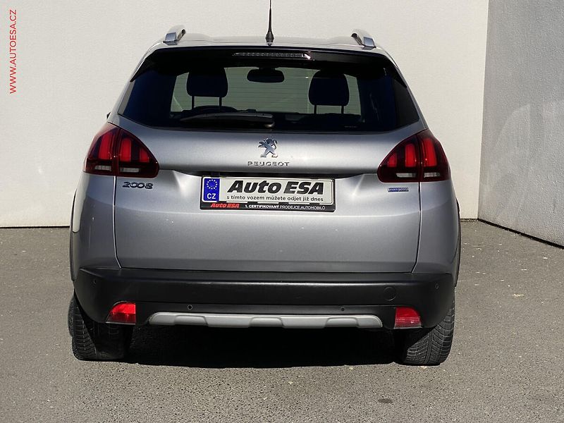 Peugeot 2008 (2017) 1.2 PT, Crossway, panor - fotka 5 z 17