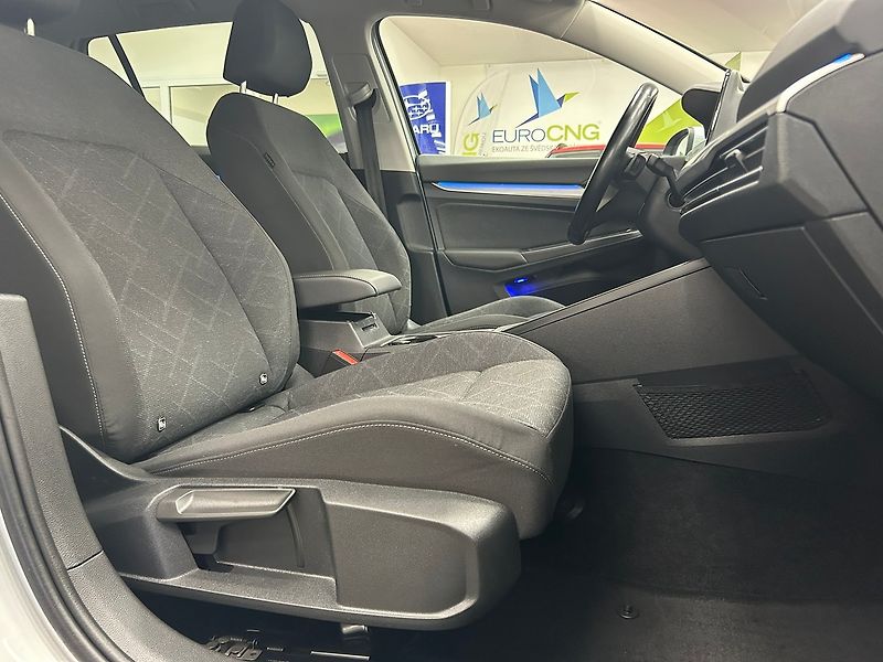 Volkswagen Golf (2023) 1.5 TGI Comfort AUT 2023 | Zár - fotka 33 z 58