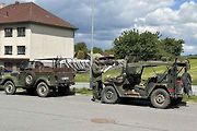 Veterány soutěžící o Zlomenou poloosu při své zastávce v Koutech