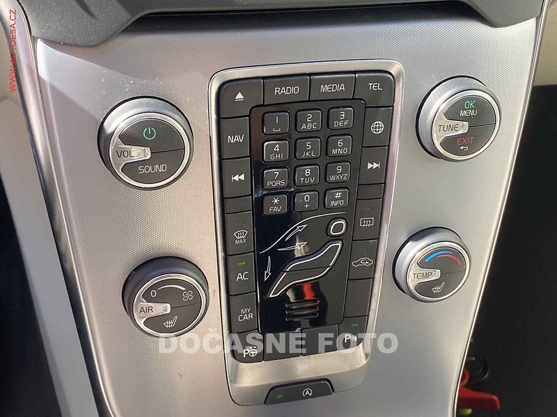 Volvo V40 (2017) 2.0 D2, LED, kamera - fotka 13 z 17